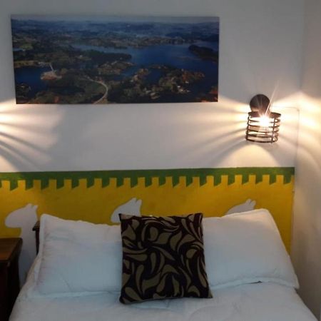 Hostel-Affordable Rooms With Private Bathroom San Juan กัวตาเป ภายนอก รูปภาพ