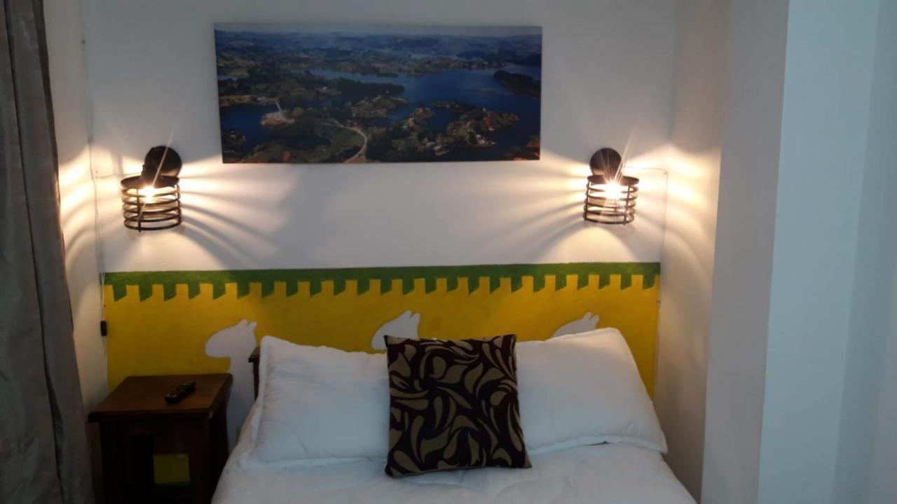 Hostel-Affordable Rooms With Private Bathroom San Juan กัวตาเป ภายนอก รูปภาพ